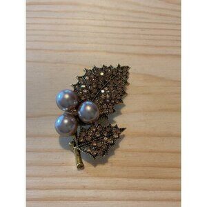 Vintage-Inspired Gold Tone Leaf & Pearl Brooch Pin With Rhinestone Accents